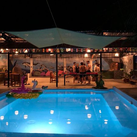 Ananas Guesthouse Moalboal Esterno foto