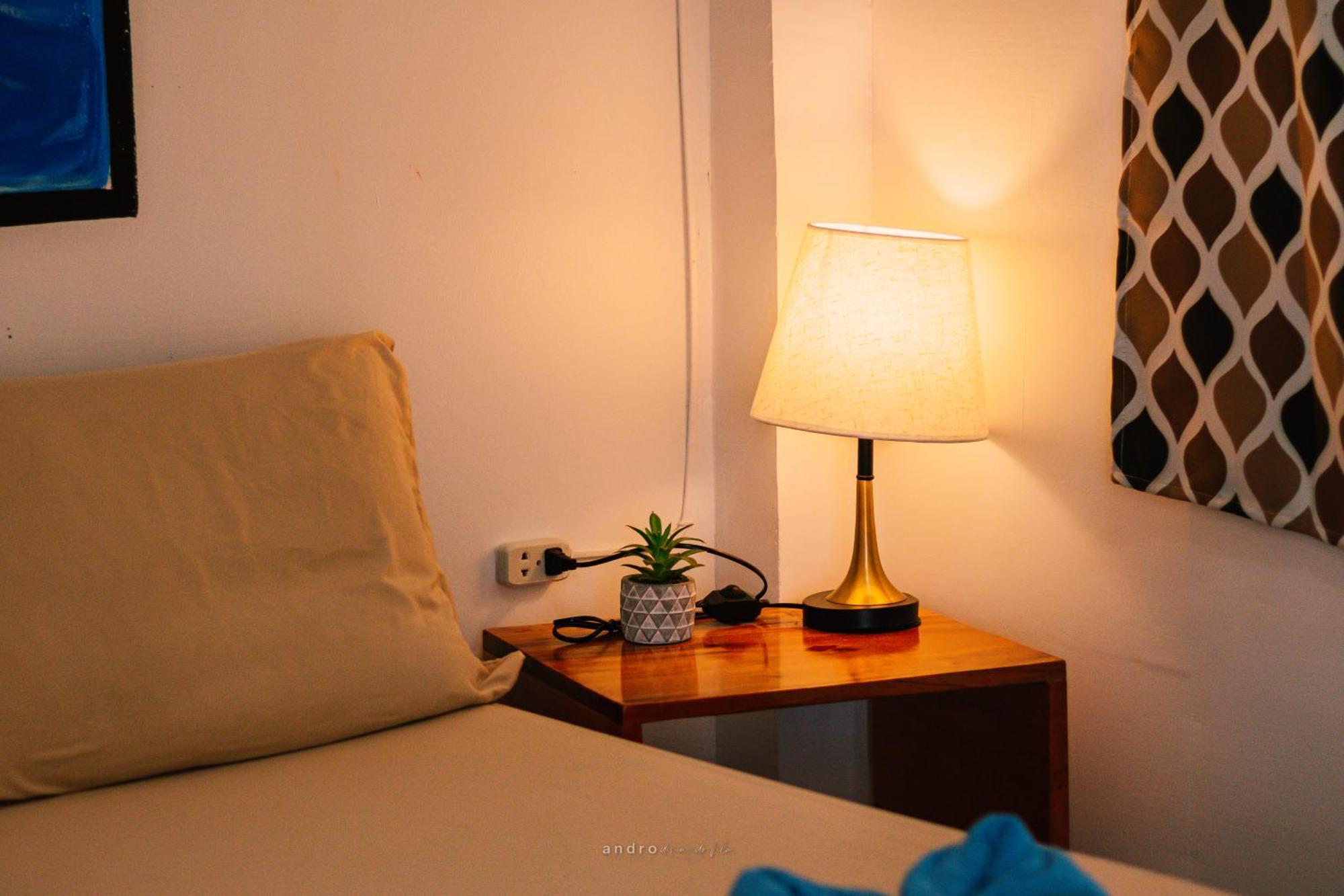 Ananas Guesthouse Moalboal Esterno foto