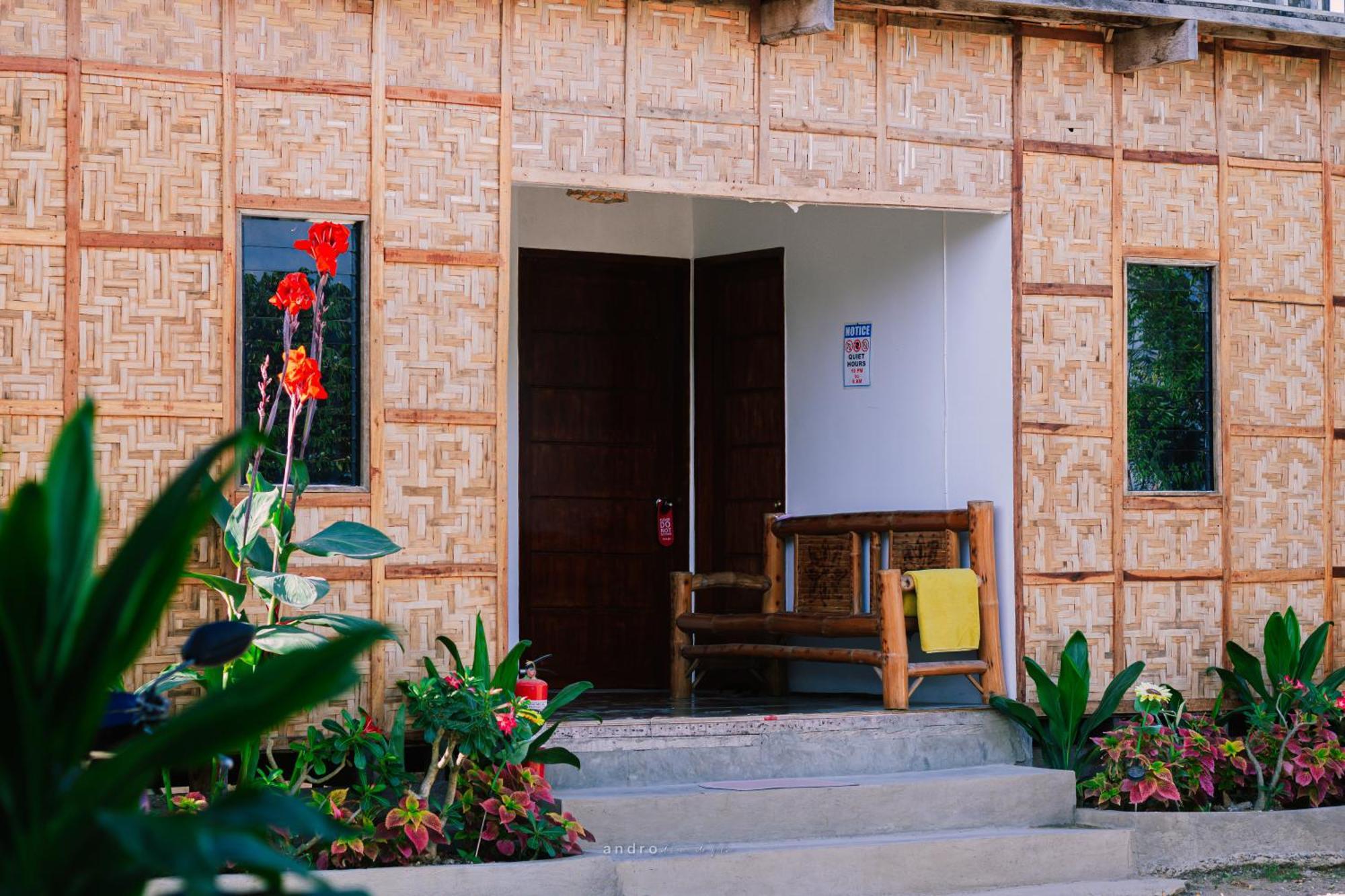 Ananas Guesthouse Moalboal Esterno foto