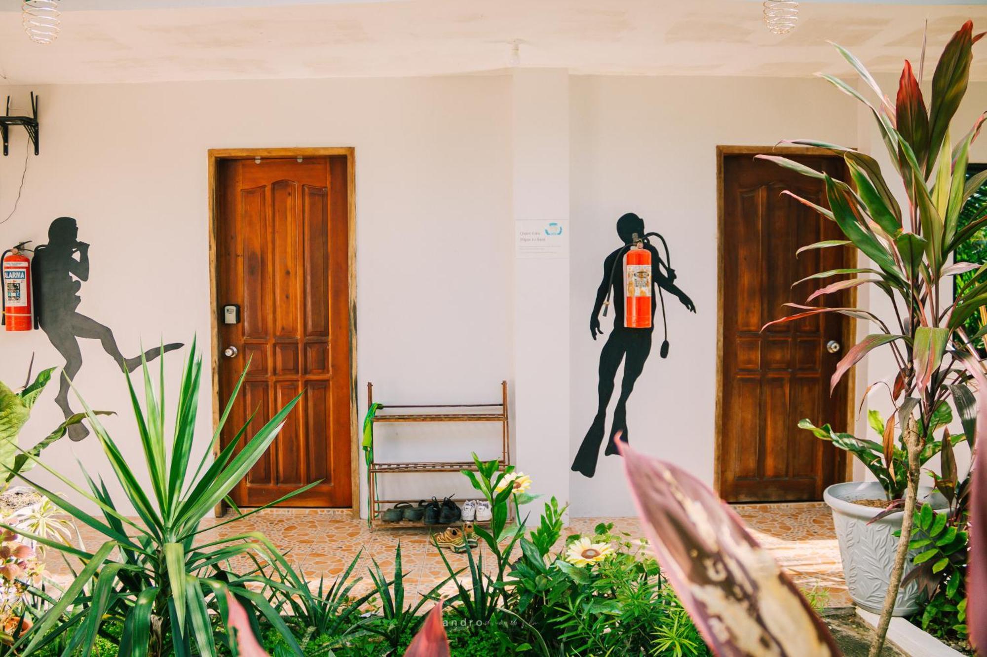 Ananas Guesthouse Moalboal Esterno foto